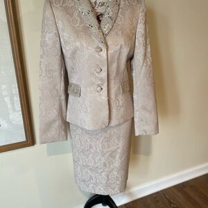 Tahari Fancy Skirt Suit ✨ 10 ✨